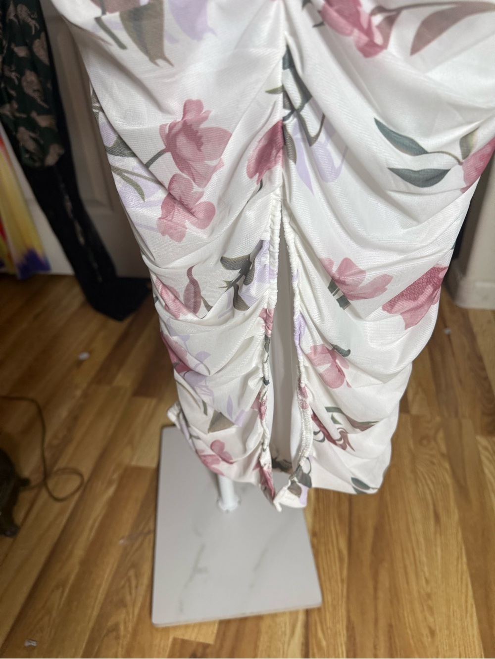 M7 Bella Barnett NWT Floral One-Shoulder Ruched Midi Dress Medium Sheer Sleeve - Picture 8 of 8